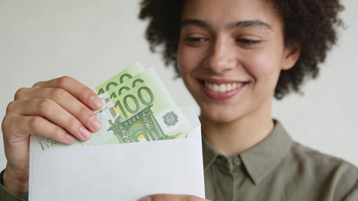 Prime de 3000 euros pour les 15-25 ans : que faut-il vraiment savoir en 2026 ?
