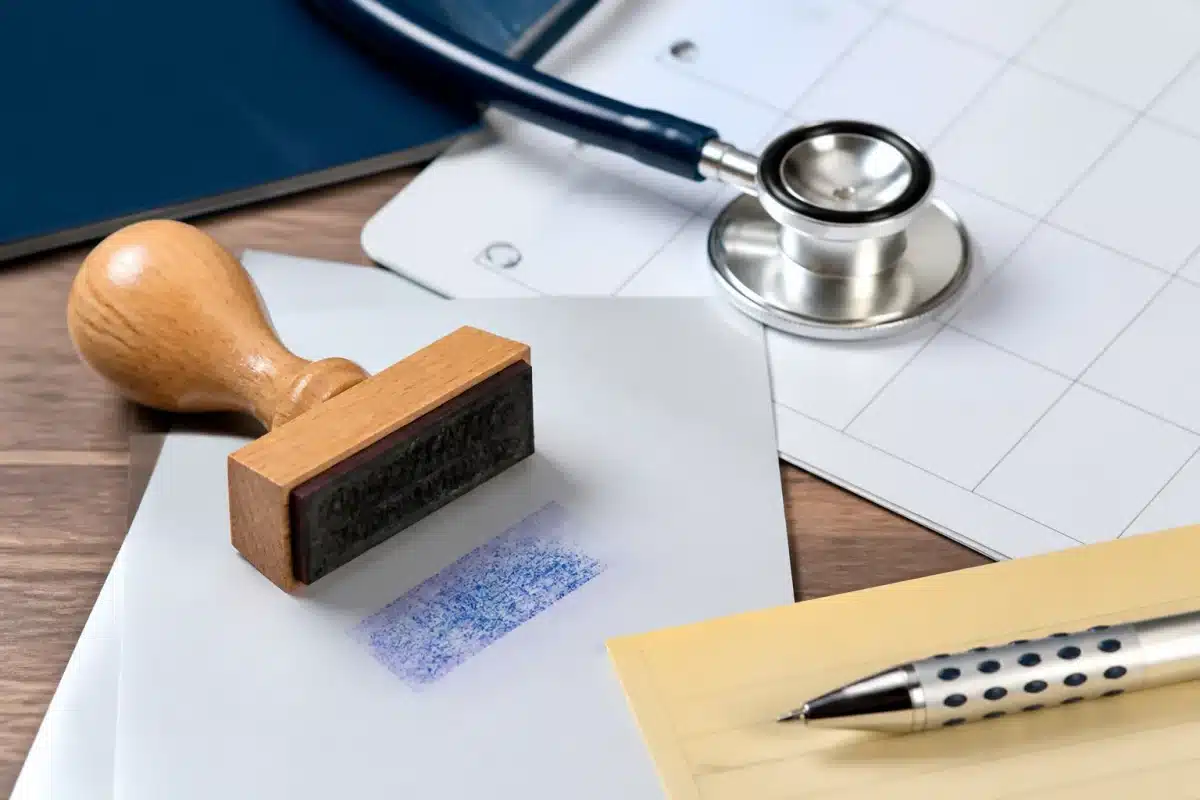 Document medical avec timbre ALD et calendrier arret travail
