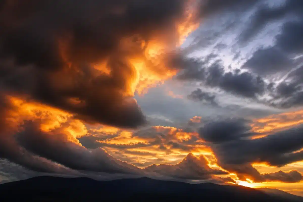 Atmosphere turbulente avec nuages inegaux et zones chaudes colorees