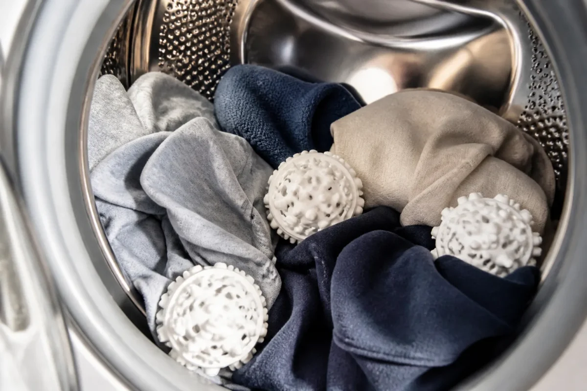 Boule de sechage separant les vetements dans le tambour