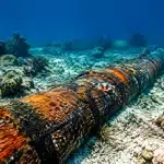 Cables sous-marins corrodes gisant sur fond ocean indien