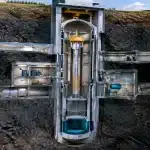 Installation nucleaire souterraine profonde avec structure de containment verticale
