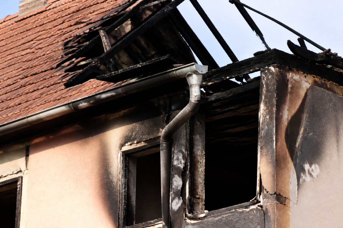Conduit defaillant maison incendie flammes degats