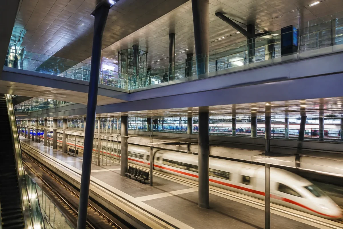 Gare avec quais sur plusieurs niveaux distincts