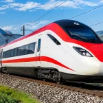 Locomotive profil aerodynamique blanc rouge incline en avant